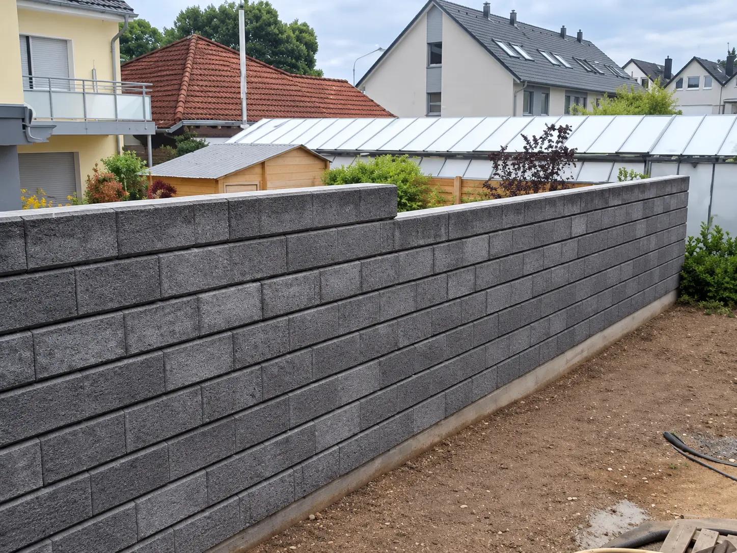 Fertiggestellte Lärmschutzwand