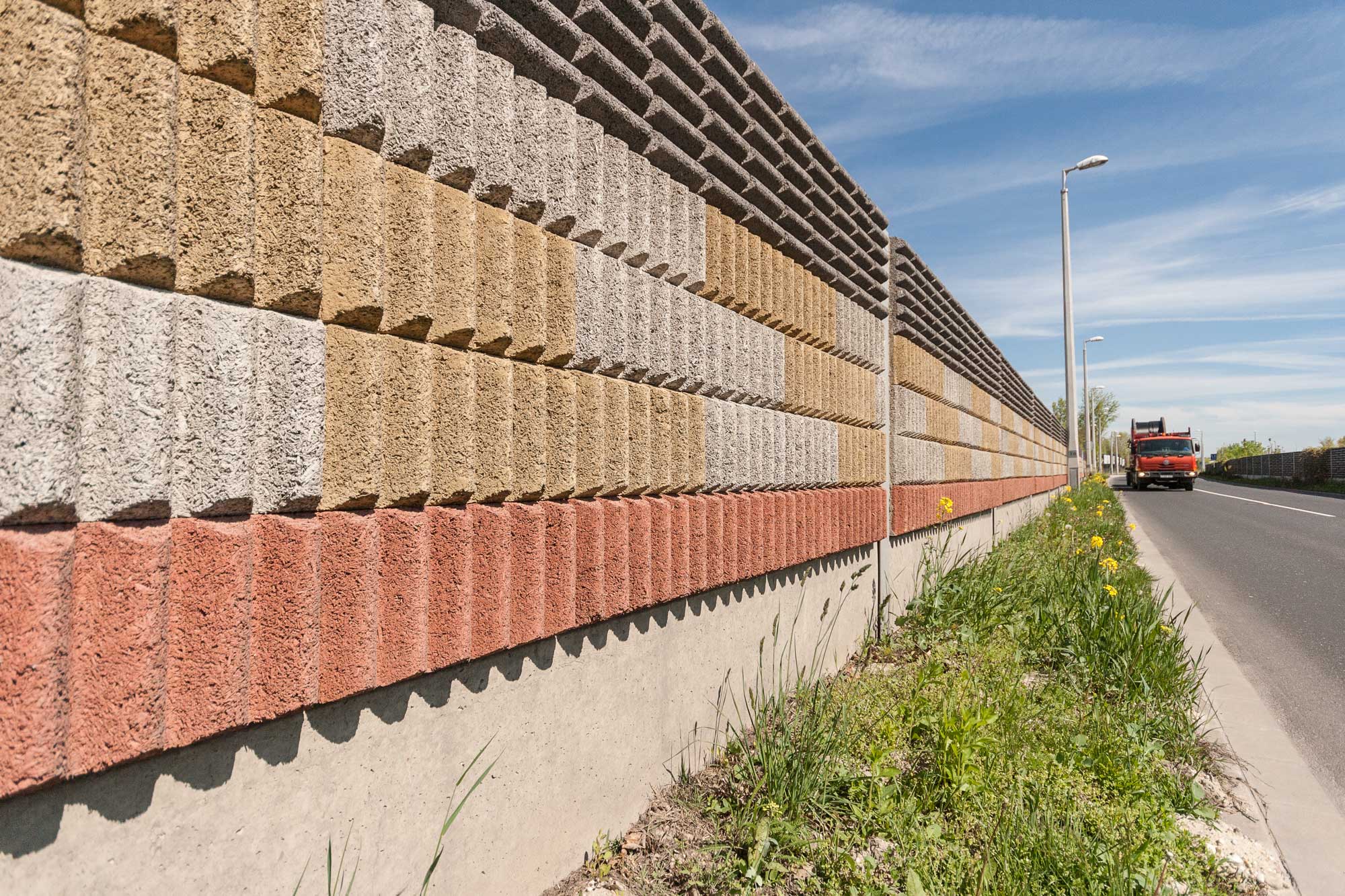 Bild: Lärmschutzwand Straße Österreich