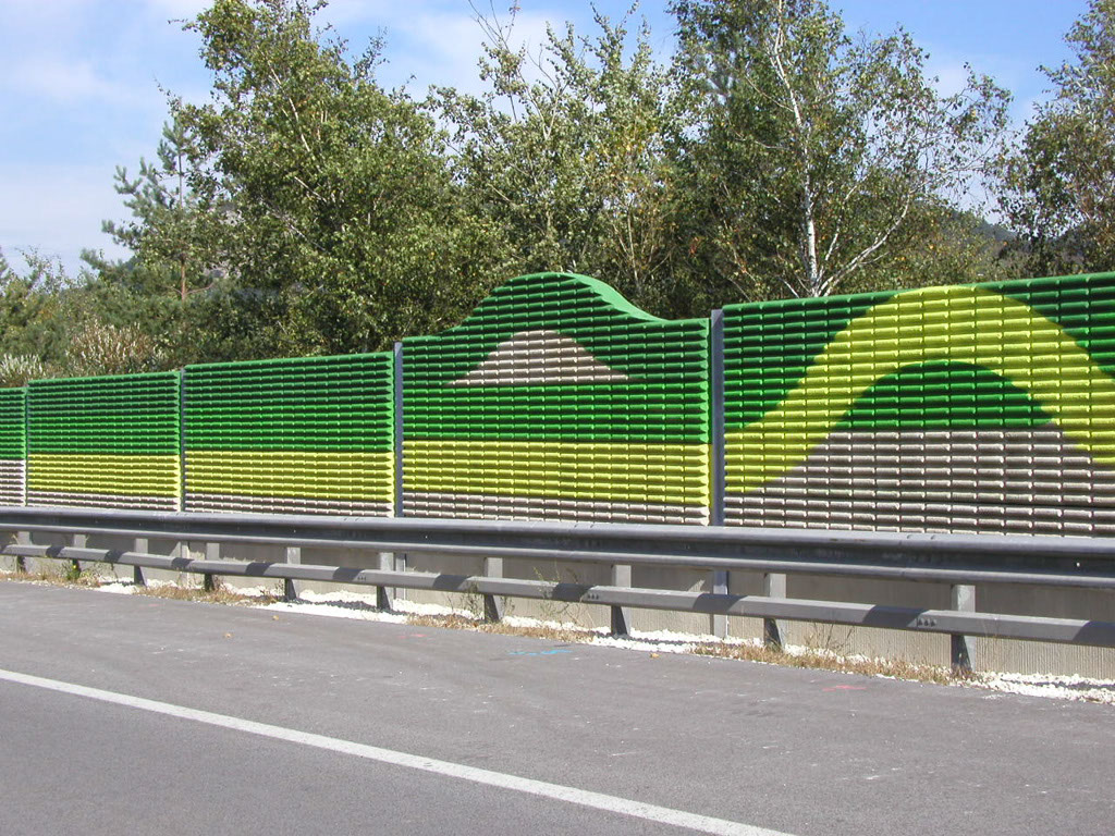 Bau einer Lärmschutzwand aus Holzbetonsteinen