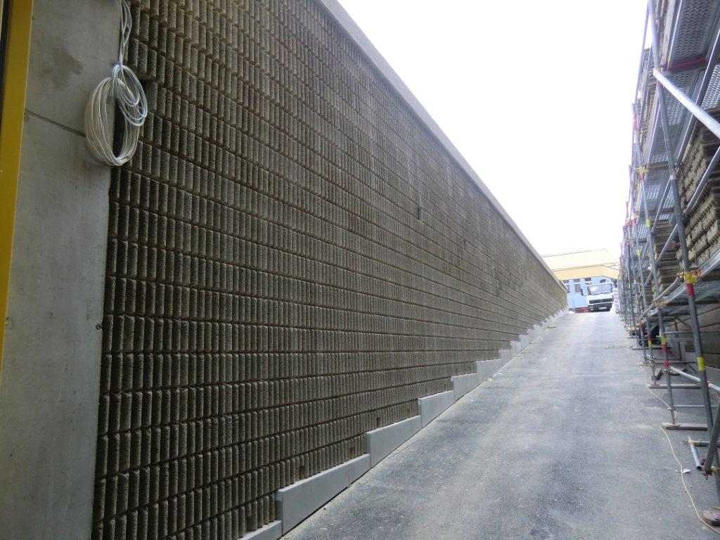 Durisol-Lärmabsorber an einer bestehenden Wand